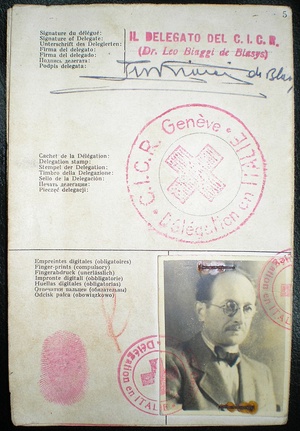 Dokument wydany przez Czerwony Krzyż, dzięki któremu Adolf Eichmann przedostał się do Argentyny jako Ricardo Klement