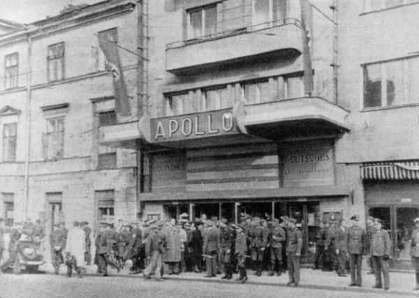 Kino Apollo (dawniej kino Napoleon) przy placu Trzech Krzyży, miejsce śmierci Ładysława Buczyńskiego