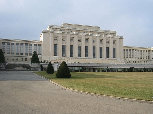 „Pałac Narodów”, siedziba organizacji od 1938 roku, (fot. Yann Forget, udostępniono na licencji: [CC BY-SA 3.0](https://creativecommons.org/licenses/by-sa/3.0/)