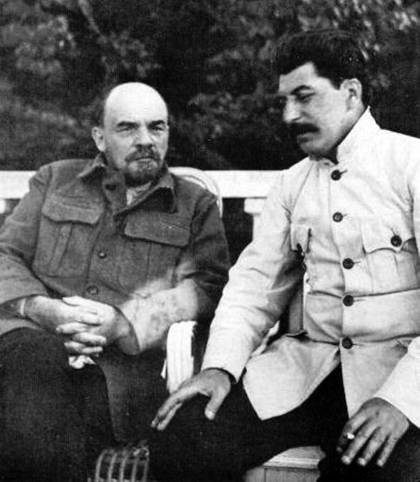 Lenin i Stalin w Gorkach we wrześniu 1922 roku