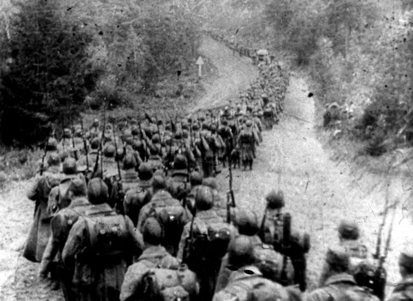 Sowieckie wojsko wkraczające do Polski we wrześniu 1939 roku, domena publiczna