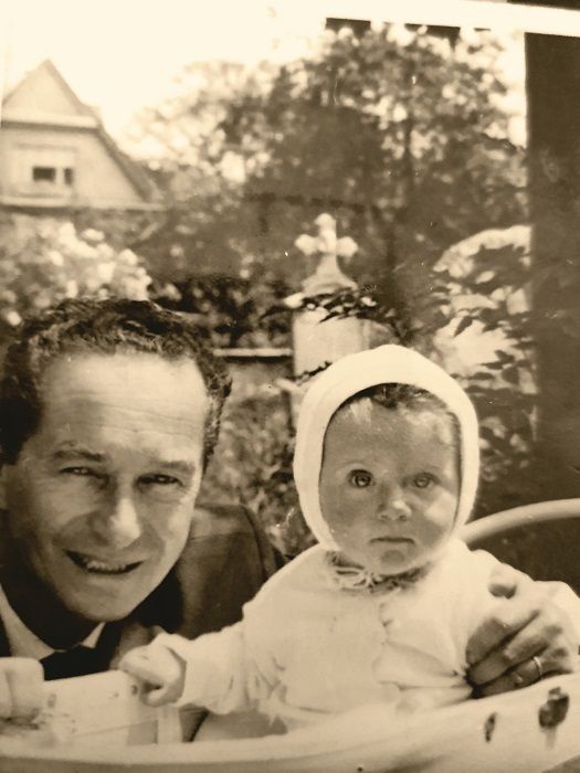 Tadeusz Pietrzykowski z córką Eleonorą (fot. Archiwum rodzinne Pietrzykowskich, zdjęcia wykorzystanie w książce „MISTRZ, Tadeusz TEDDY Pietrzykowski”, Eleonory Szafran)