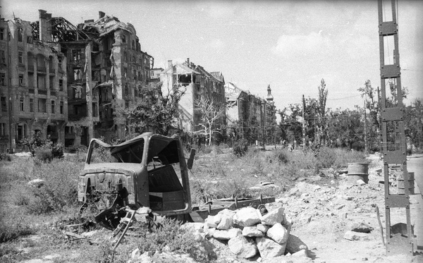 Powojenny krajobraz Budapesztu, rok 1945<br>