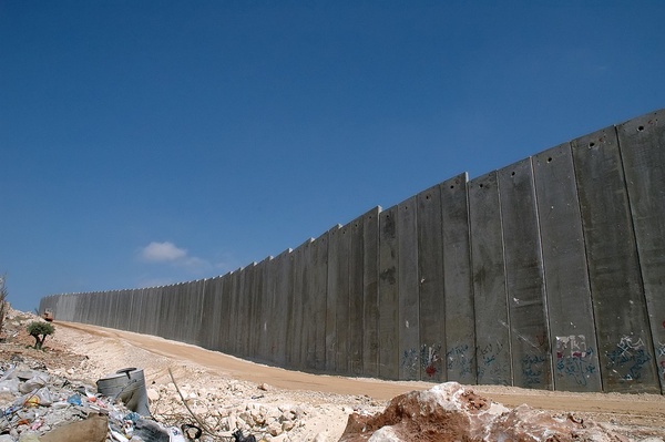 Mur oddzielający Zachodni Brzeg od reszty Izraela, fot. Justin McIntosh