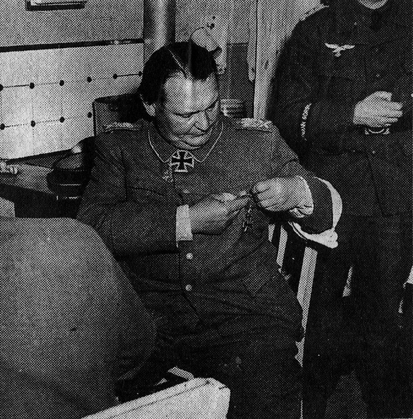 Göring w więzieniu podczas samodegradacji, 22 maja 1945 roku